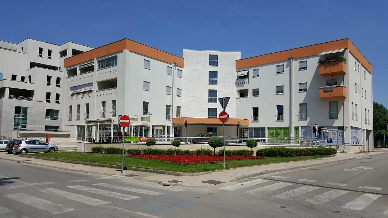 Apartman Vip, With Free Garage Parking 풀라